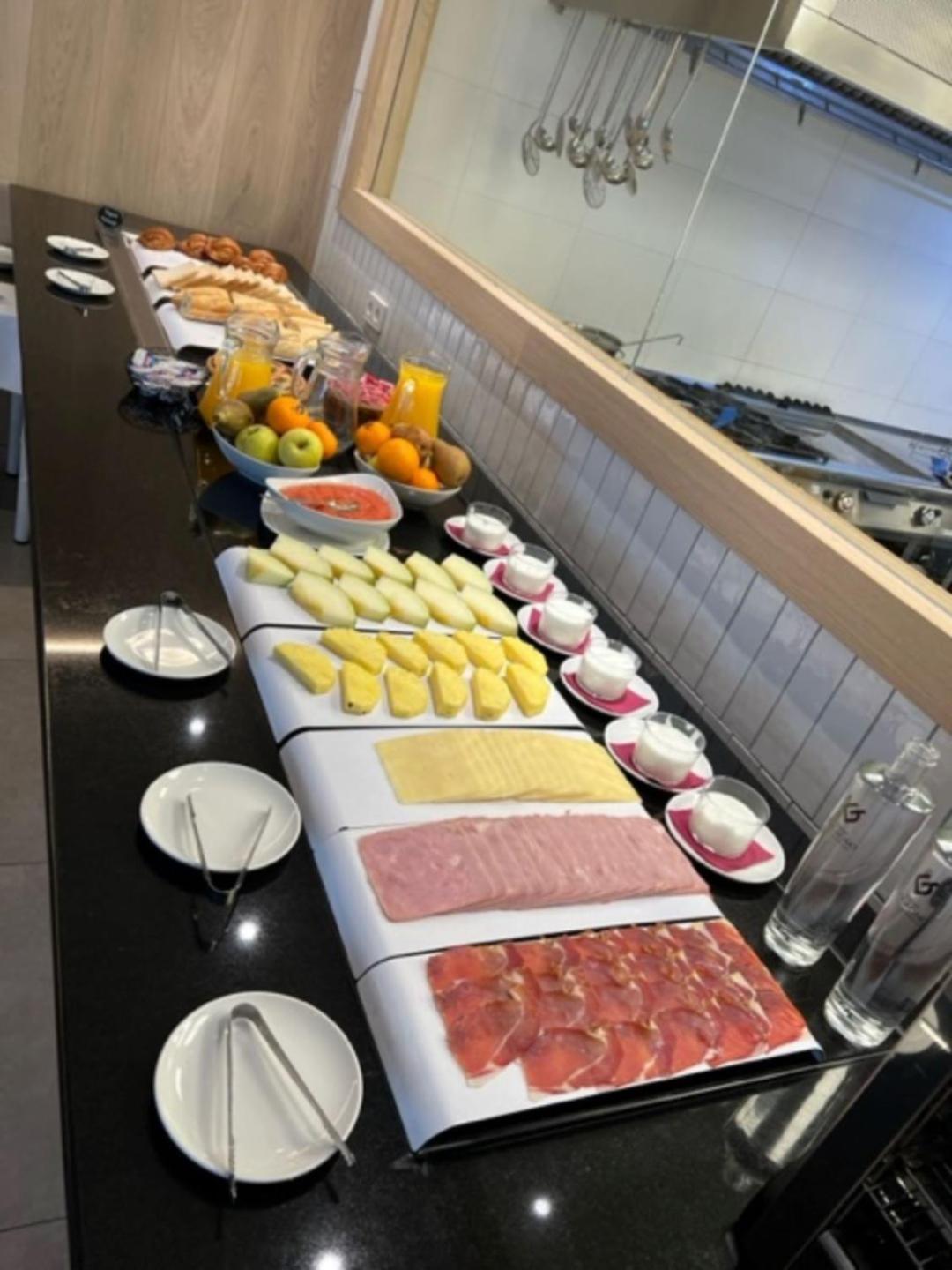 Iraipe Logrono Hotel Buitenkant foto